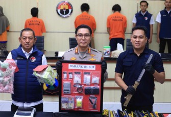 Kabid Humas Polda Jatim Kombes Pol Jules Abraham Abast