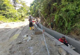 Sasaran fisik pengerjaan saluran air di desa Pincara