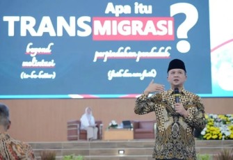 Menteri Transmigrasi Muhammad Iftitah Sulaiman Suryanagara