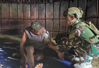 Pengobatan gratis satgas Yonif 700/Wyc