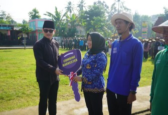 Bupati Trenggalek Serahkan Alsintan