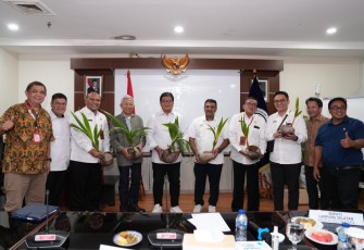 Wamen Viva Yoga Dorong Budidaya Kelapa Genjah di Kawasan Transmigrasi