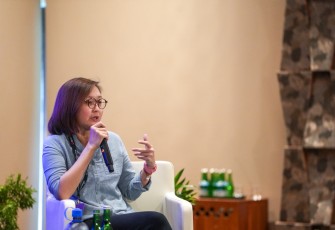 Wakil Menteri Ekonomi Kreatif (Wamen Ekraf) Irene Umar saat berbicara di Asia's Premier Summit for the Media, Telecoms and Entertainment Industry (APOS) CEO Forum 2025 di Bali