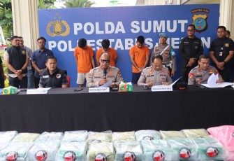 Konferensi pers penangkapan kurir narkoba