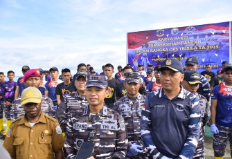 TNI AL Wujudkan Kepedulian Lingkungan Gelar Aksi Bersih-Bersih Pantai di Nabire