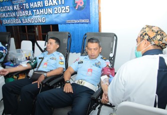 Donor darah Hari Bakti TNI AU Ke-78 di Lanud Husein Sastranegara Bandung 
