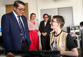 Menteri Ekonomi Kreatif (Ekraf), Teuku Riefky Harsya, mengunjungi GOBELINS