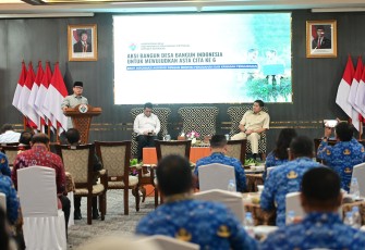 Menteri Desa dan Pembangunan Daerah Tertinggal (Mendes PDT) Yandri Susanto dan Wakil Mendes PDT Ariza Patria menerima kunjungan Menteri Perumahan dan Kawasan Pemukiman (PKP) Maruarar Sirait di Operational Room, Kamis (17/7/2025)