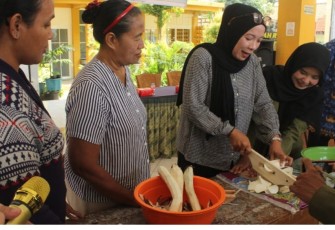 Inovasi Mahasiswa UPN Veteran Jatim Berdayakan UMKM Dukuh Menanggal