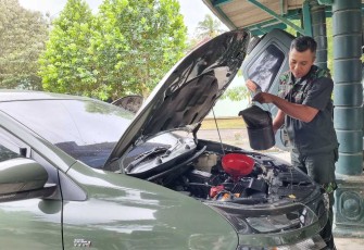 Perawatan kendaraan dinas Kodim 0801/Pacitan