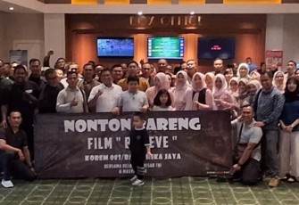 Danrem 083/Bdj Kolonel Inf Kohir nobar film Believe bersama awak media 