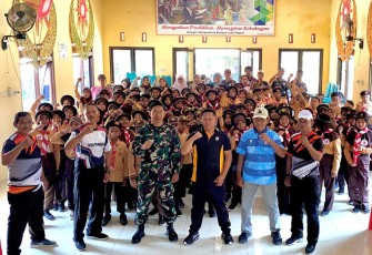 Pengamanan lomba baris berbaris di wilayah desa binaan 