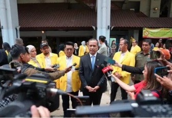 Menteri Transmigrasi M Iftitah Sulaiman Suryanagara melepas sebanyak 285 peserta Tim Ekspedisi Patriot (TEP) dari Universitas Indonesia (UI) pada Sabtu (23/8/2025)