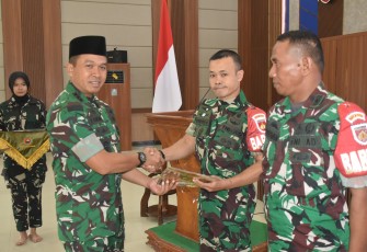 Sejumlah penghargaan diberikan Danrem 071/Wijayakusuma Kolonel Inf Lukman Hakim, M.Han., pada moment memperingati Hari Ulang Tahun Ke-64 Korem 071/Wijayakusuma di Gedung Pertemuan A.Yani Makorem 071/Wijayakusuma, Senin (1/9/2025)