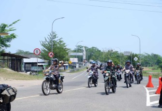 Dandim 0801/Pacitan Letkol Arh Imam Musahirul saat patroli gabungan bersama forkopimda 