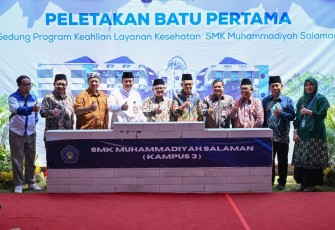 Menteri Pendidikan Dasar dan Menengah (Mendikdasmen), Abdul Mu’ti, memiliki kesempatan untuk menghadiri peletakan batu pertama pembangunan Kampus 3 SMK Muhammadiyah Salaman, Kabupaten Magelang, Jawa Tengah, Jumat (5/9)
