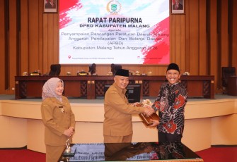 Bupati Malang Sampaikan Raperda APBD 2026