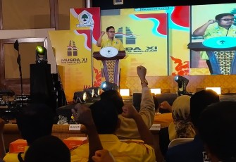 Ilyas Akbar Almadani memberikan sambutan dalam acara Musda XI Golkar Karanganyar, di Ballroom Lorin Hotel, Colomadu, Sabtu (18/10/2025)