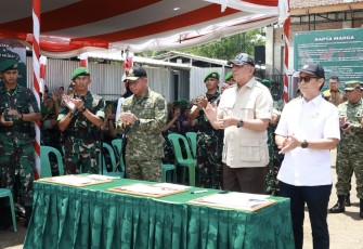 Panglima TNI Dampingi Menhan RI Tinjau Yonif TP 835/Samota Yudha Bhakti di Sumbawa