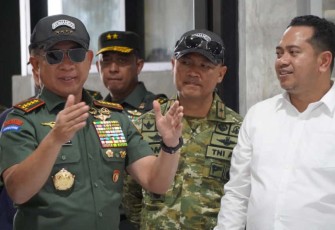Panglima TNI Jenderal TNI Agus Subiyanto meninjau Pusat Pendidikan dan Latihan (Pusdiklat) Komando Pasukan Khusus (Kopassus) di Batujajar, Jawa Barat, pada Jumat (24/10/2025)