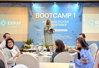Deputi Bidang Kreativitas Budaya dan Desain, Yuke Sri Rahayu, memberi sambutan pada kegiatan Bootcamp 1 Inkubasi Fesyen wilayah Jabodetabek, Bogor, Sabtu (1/11/2025)