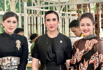 Menpar Widiyanti Putri Wardhana foto bersama pengurus PILAR WELLSKIN 