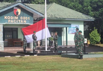 Upacara bendera prajurit Kodim 0801/Pacitan 