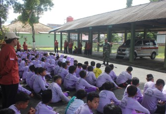 Kodim 0806/Trenggalek Ajak Siswa MI Negeri 2 Kenali Nasionalisme Lewat Outing Class