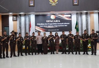 Kajati Kepri Pimpin Upacara Pelantikan dan Pengambilan Sumpah Jabatan Wakajati Baru, Dorong Kinerja Humanis dan Berintegritas