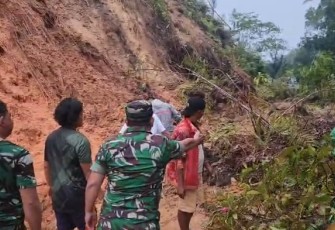 Tanah Longsor Tutup Akses Tarutung–Sibolga