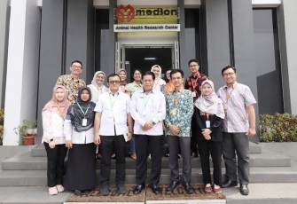 Inspektur Badan Mutu KKP foto bersama dengan jajaran PT Nugen Bioscience Indonesia 