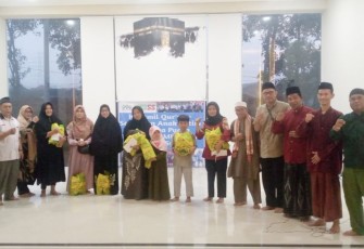 Santunan anak yatim di Masjid Jami' Asy Syahid Kota Depok, Kamis (27/3)