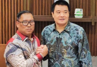 Wakil Gubernur Kepulauan Riau (Kepri), Nyanyang Haris Pratamura, menerima kunjungan kehormatan Konsul Jenderal (Konjen) Republik Rakyat Tiongkok di Medan, Zhang Min, di Sentosa Seafood Jodoh, Kota Batam, pada Senin (21/4)