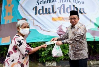 Berbagi daging qurban di Jakarta, Jum'at (6/6)