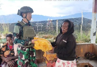 Satgas TNI Jadi Pelindung di Tengah Ketakutan