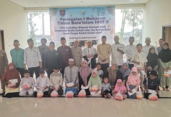 Santunan anak yatim di Masjid Jami' Asy-Syahid Depok, Kamis (26/6)