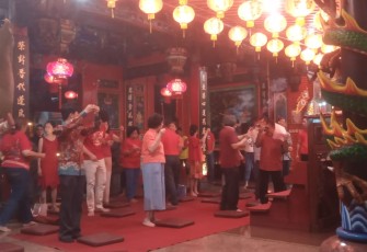 Babinsa Kejuron Amankan Perayaan Imlek 2576 di Klenteng Hwie Ing Kiong
