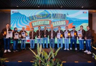 KAI Daop 1 Jakarta Berikan Penghargaan kepada Mitra Angkutan Barang sebagai Apresiasi atas Dukungan Layanan Logistik Nasional