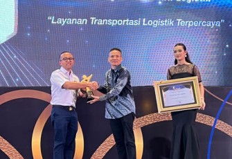 KAI Logistik Sabet Penghargaan Radar Surabaya Award 2025