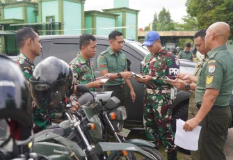 Korem 121/ABW saat Gelar Pemeriksaan Kelengkapan Kendaraan Dinas dan Pribadi Personel