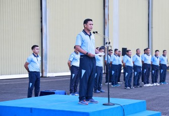 Panglima Komando Operasi Udara II Marsda TNI Deni Hasoloan, S., yang diwakili Kepala Staf Komando Operasi Udara II Marsma TNI Indan Gilang Buldansyah, S.Sos. memimpin Upacara Pembukaan Pertandingan Olahraga Antar Satuan dalam rangka peringatan HUT ke-79 TNI Angkatan Udara Tahun 2025 di Apron Skadron Udara 5 Lanud Sultan Hasanuddin, Makassar, Senin (24/2/2025)