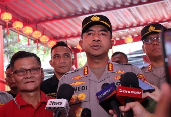 Kapolres Metro Jakarta Barat, Kombes Pol Twedi Aditya Bennyahdi Tinjau Pengamanan Vihara Dharma Bakti Jelang Imlek