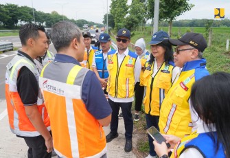 Wakil Menteri Pekerjaan Umum (PU) Diana Kusumastuti Inspeksi Ruas Tol di Jawa Barat