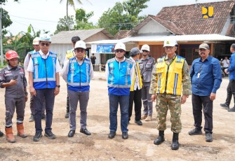 Menteri Pekerjaan Umum, Dody Hanggodo, meninjau progres pembangunan Jalan Tol Yogyakarta-Bawen Seksi 1 Sleman - Banyurejo pada Kamis (27/2/2025)