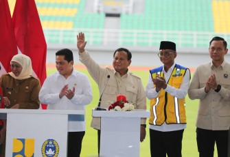 Menteri Dody saat mendampingi Presiden Prabowo dalam meresmikan Renovasi dan Pembangunan 17 Stadion di Indonesia yang dilakukan secara terpusat di Stadion Gelora Delta, Kabupaten Sidoarjo, Jawa Timur, Senin (17/03/2025).