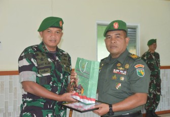 Dandim 1710/Mimika saat Pimpin Acara Tradisi Korps Pindah Satuan dan Purna Tugas