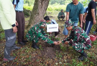 Program pembinaan lingkungan hidup bertema “Menyatu dengan Alam untuk Indonesia Hijau” yang dilaksanakan di Kelurahan Oro-Oro Ombo, Kecamatan Kartoharjo, Kota Madiun.