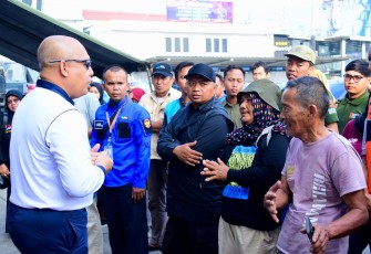 Komando Lintas Laut Militer (Kolinlamil) menjadi pusat aktivitas penyaluran bantuan logistik. 