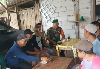 Babinsa Posramil Gerih Gencar Sosialisasikan Penerimaan Prajurit TNI AD Kepada Warga