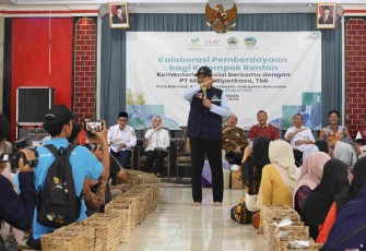 Gus Ipul di Balai Desa Kalisalak, Kamis (24/4/2025).